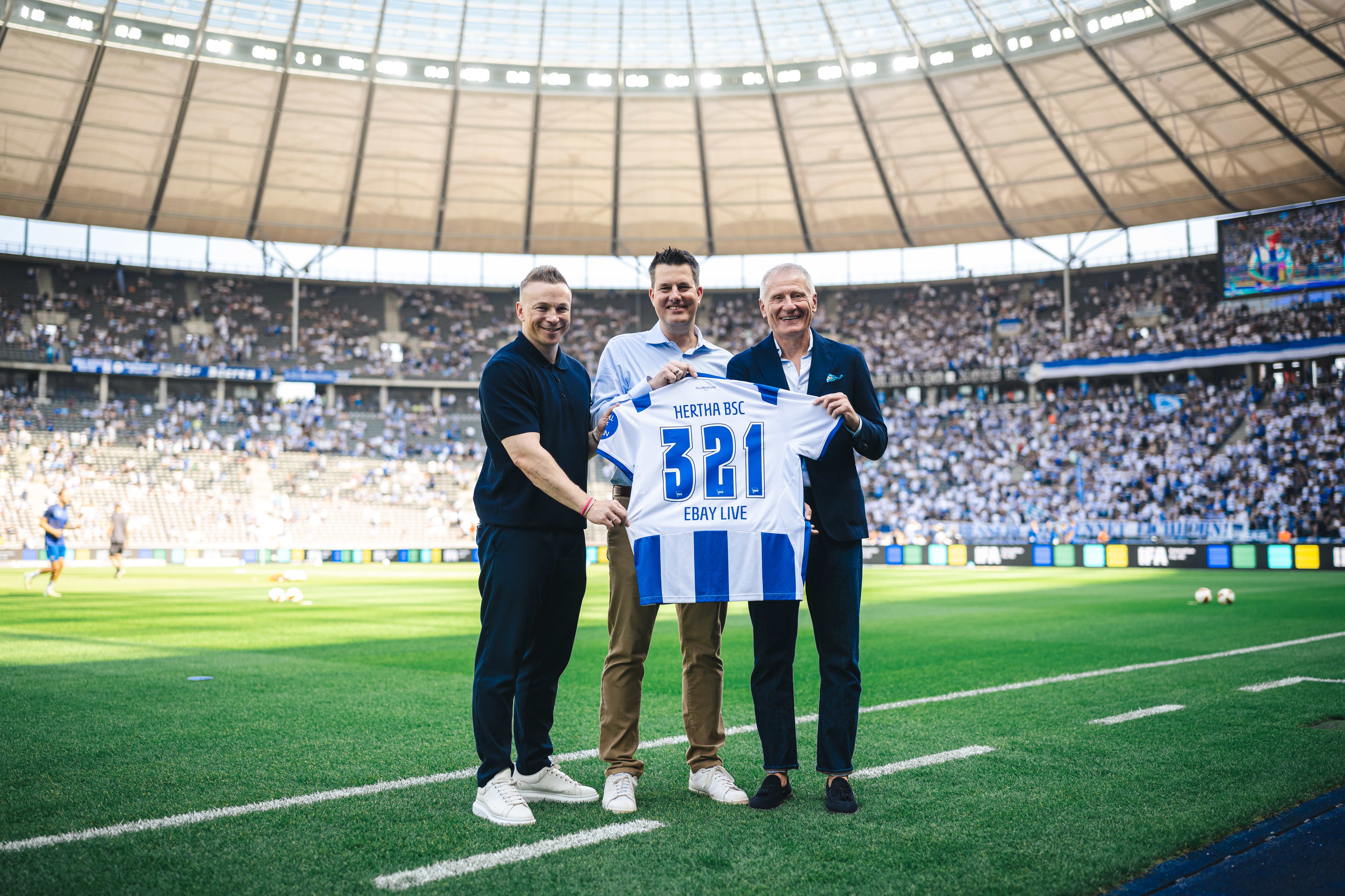 Colin Jahn, Andreas Häntsch und Dr. Peter Görlich im Olympiastadion.