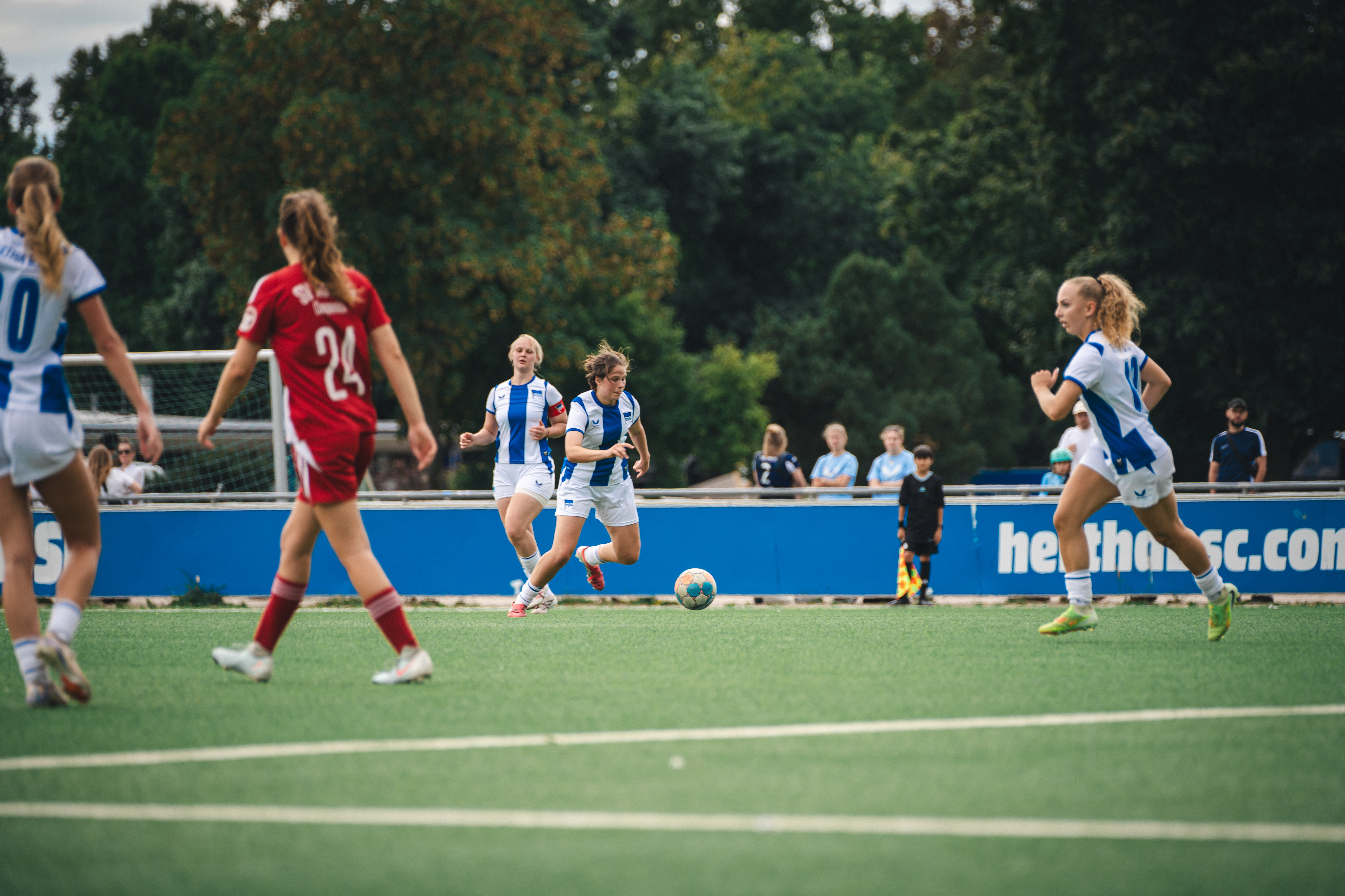 Die U20-Juniorinnen bei ihrem Auftakt gegen den SV Askania Coepenick.