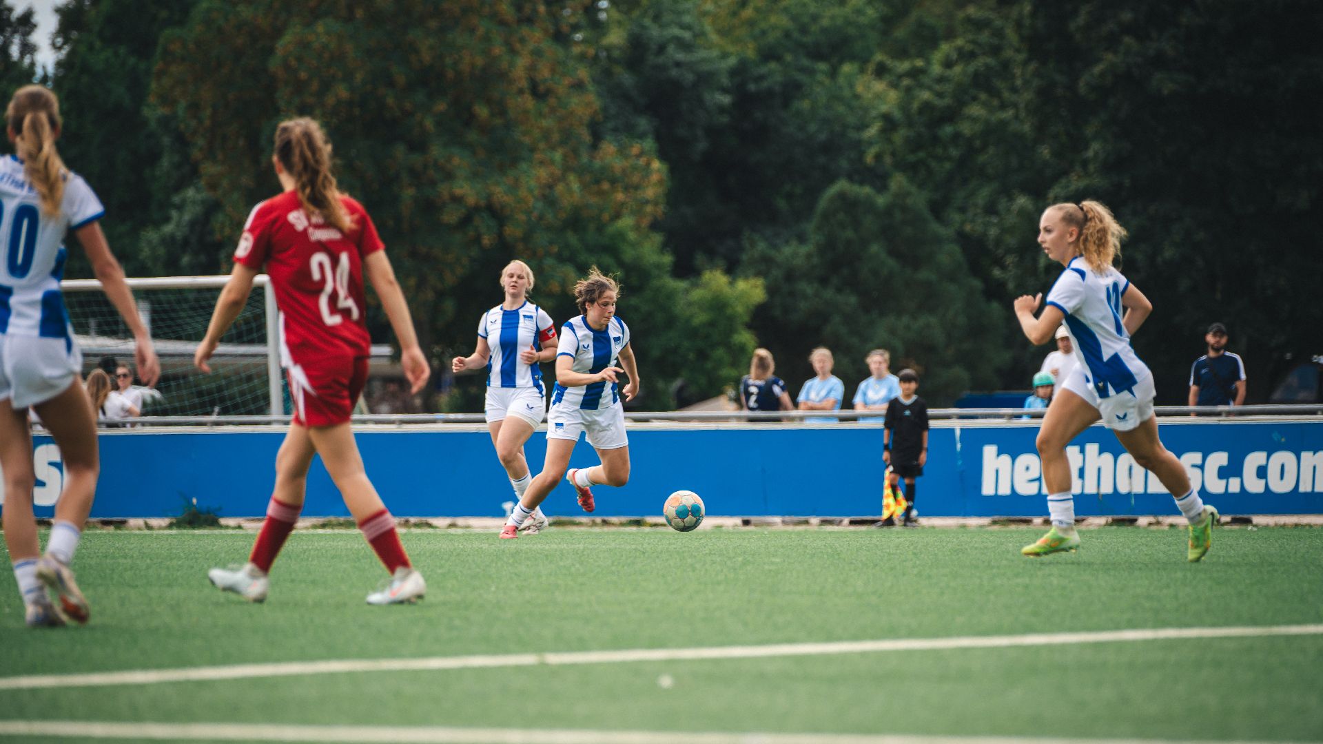 Die U20-Juniorinnen bei ihrem Auftakt gegen den SV Askania Coepenick.