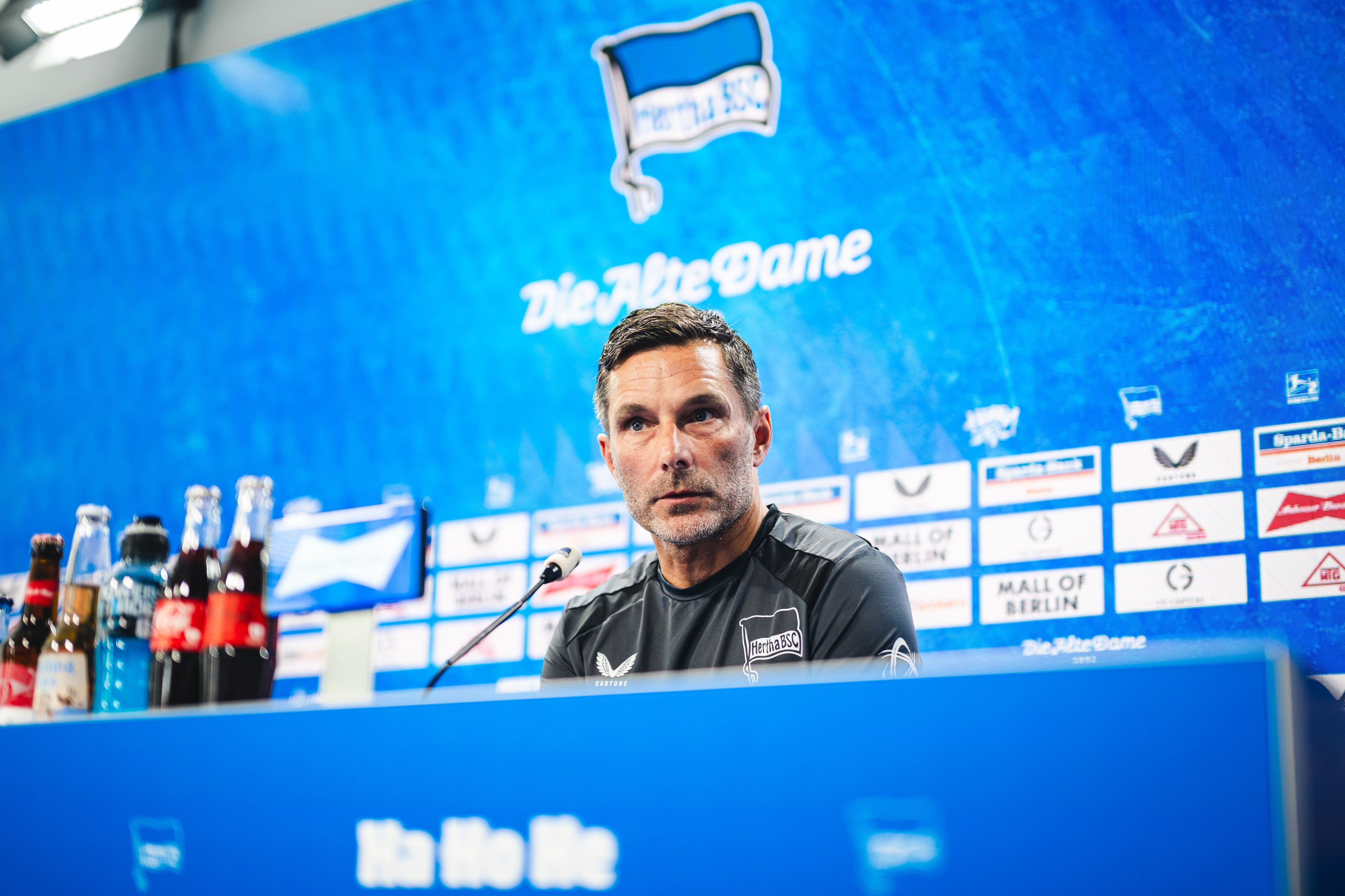 Stefan Leitl bei der Pressekonferenz.