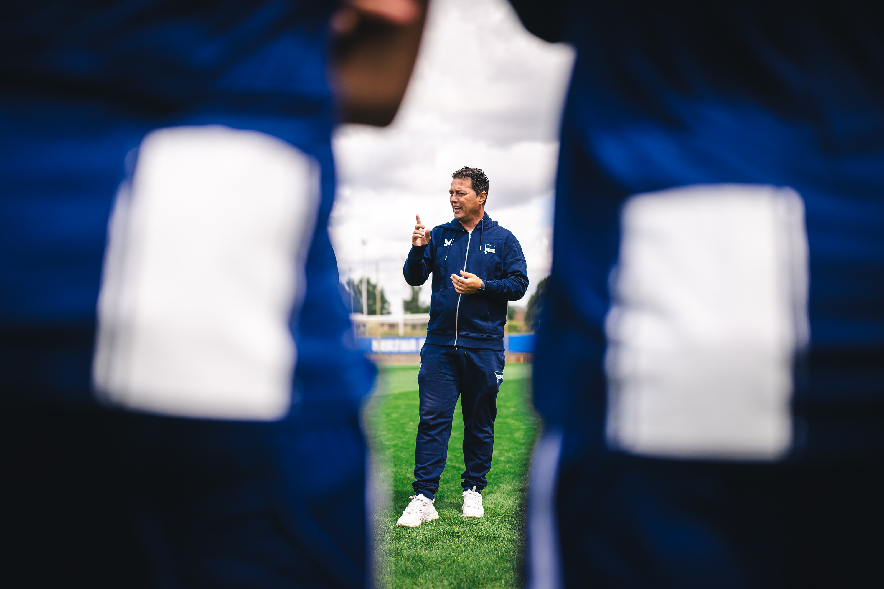 Ante Čović spricht zu seiner U19.