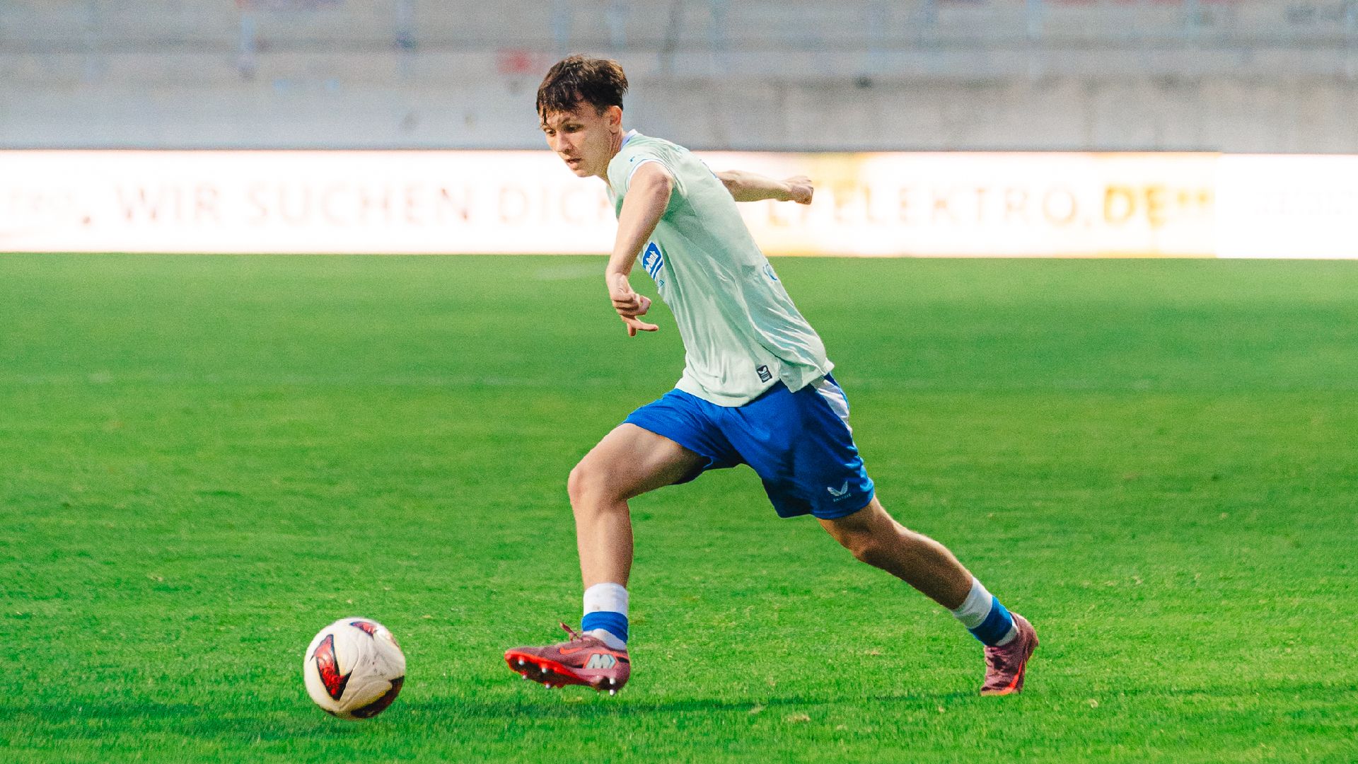 Maris Schößler am Ball.