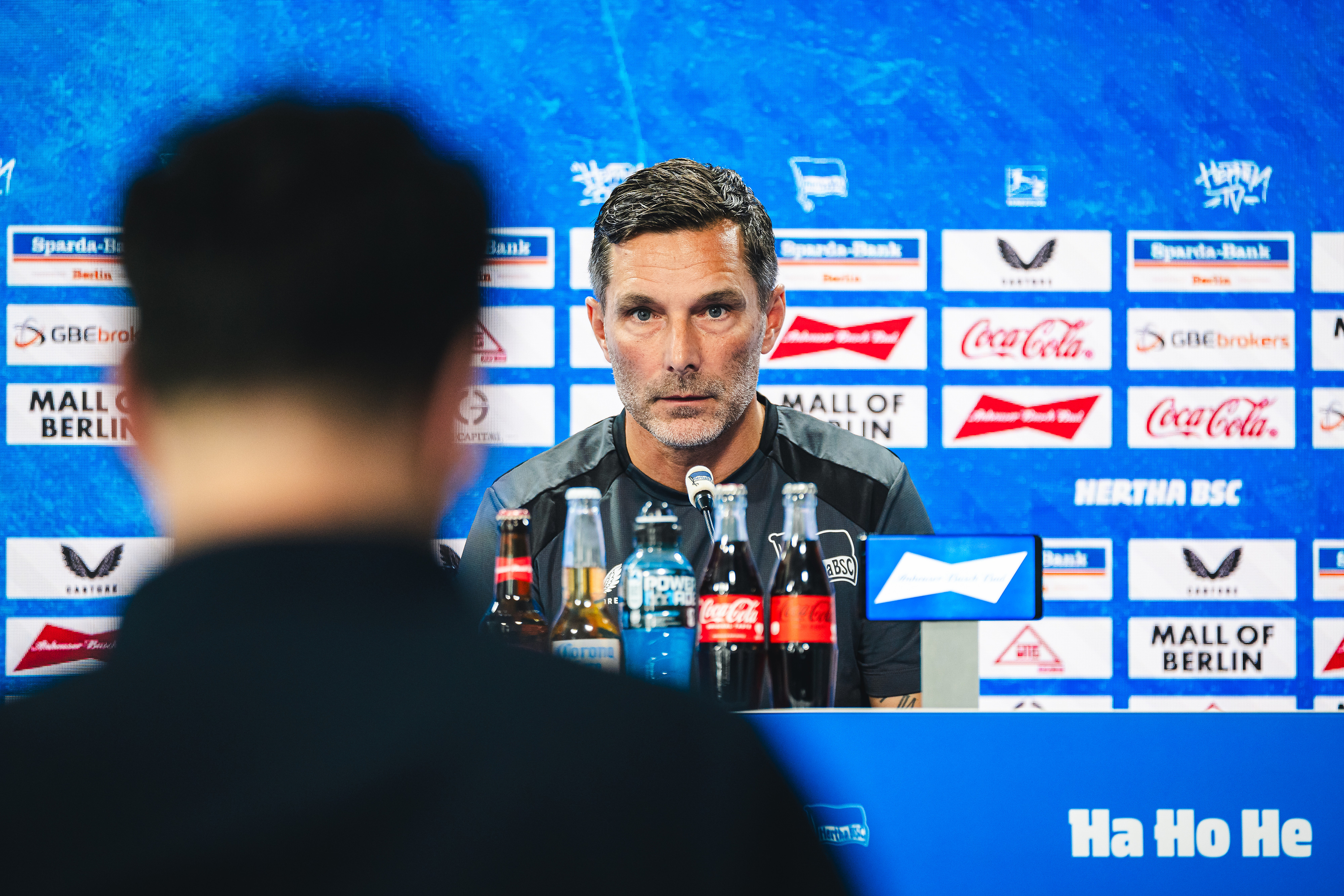 Stefan Leitl bei einer Pressekonferenz.
