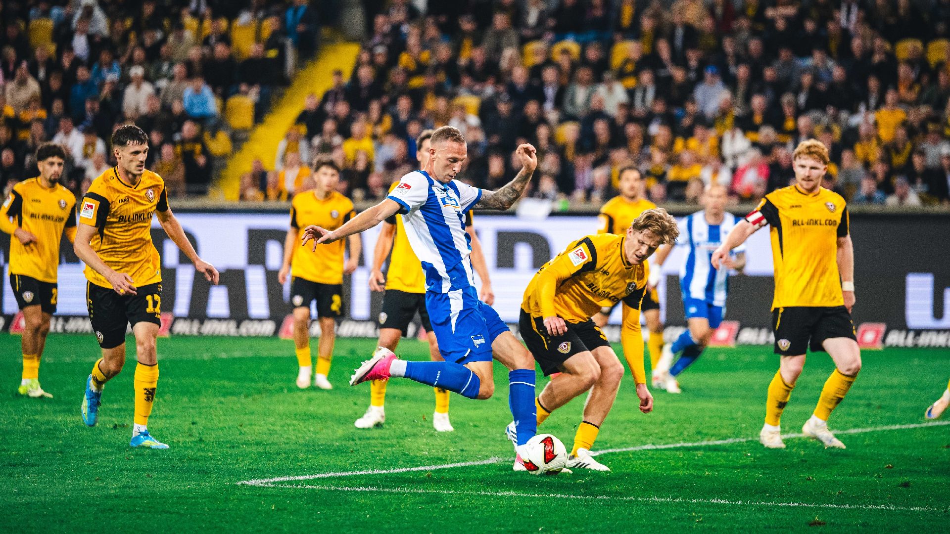 Gustaf Nilsson schließt in Dresden ab.