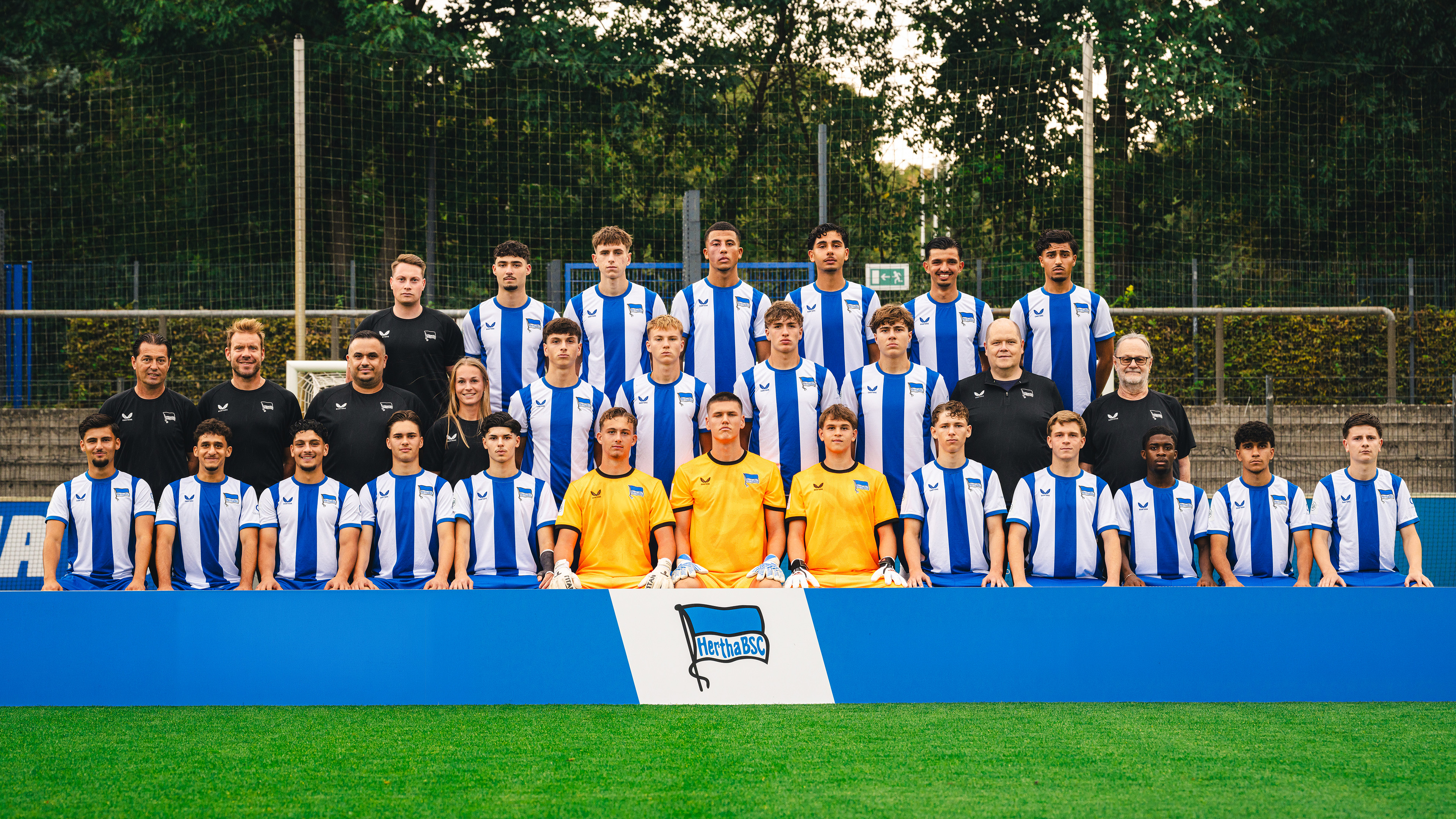 Die blau-weiße U19.