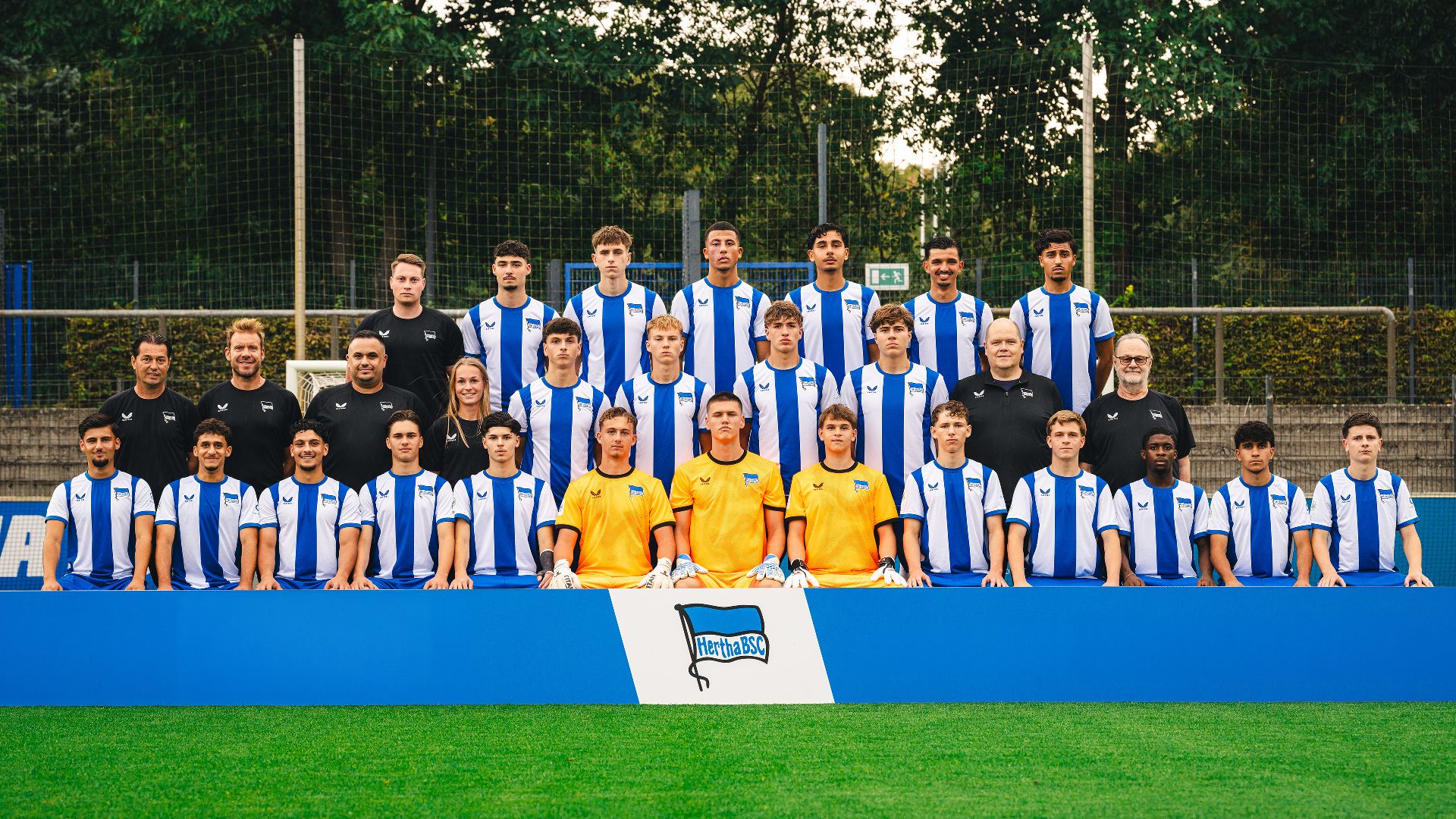 Die blau-weiße U19.