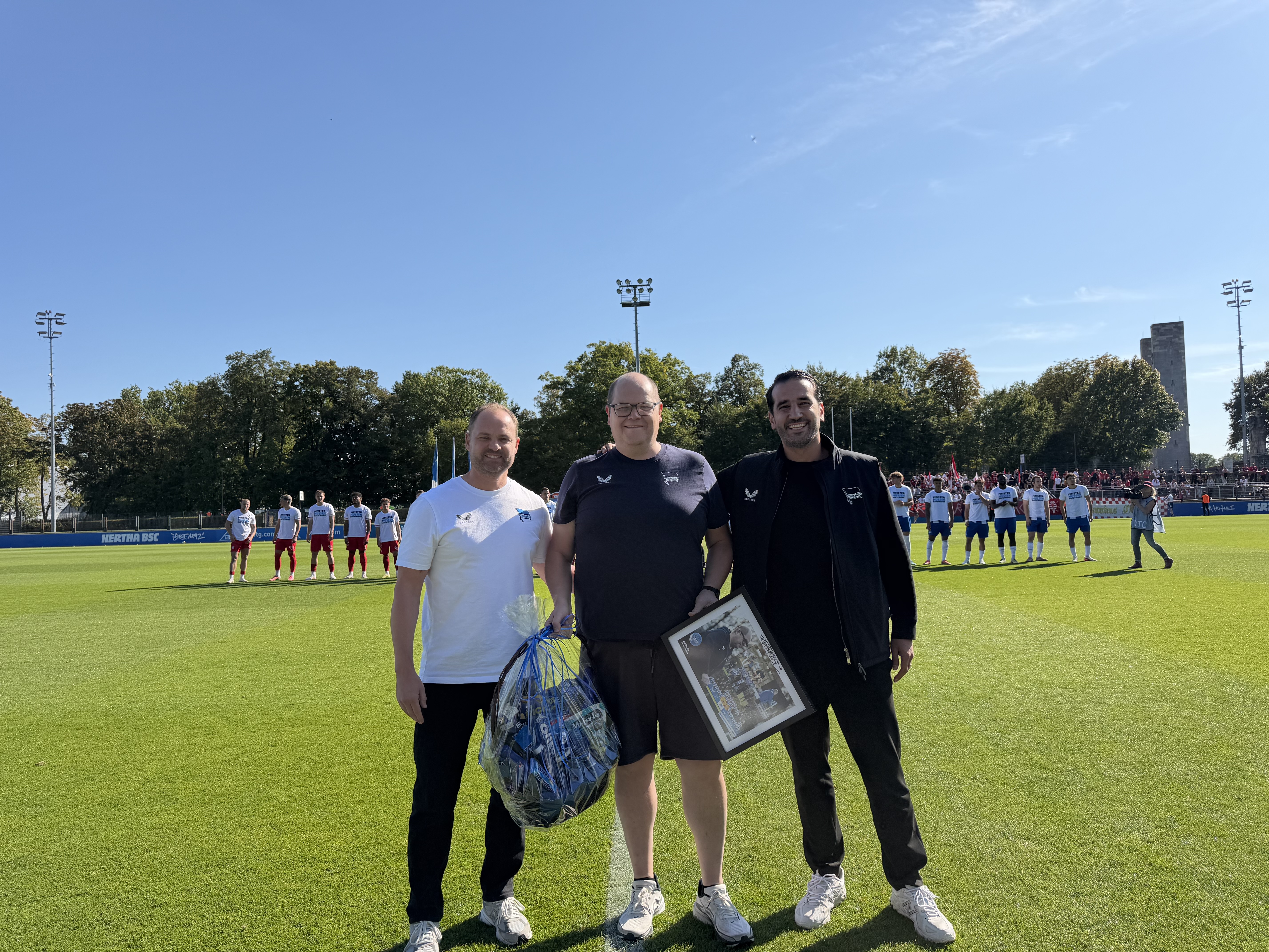 Alfred Bär bei seiner Verabschiedung im Amateurstadion.