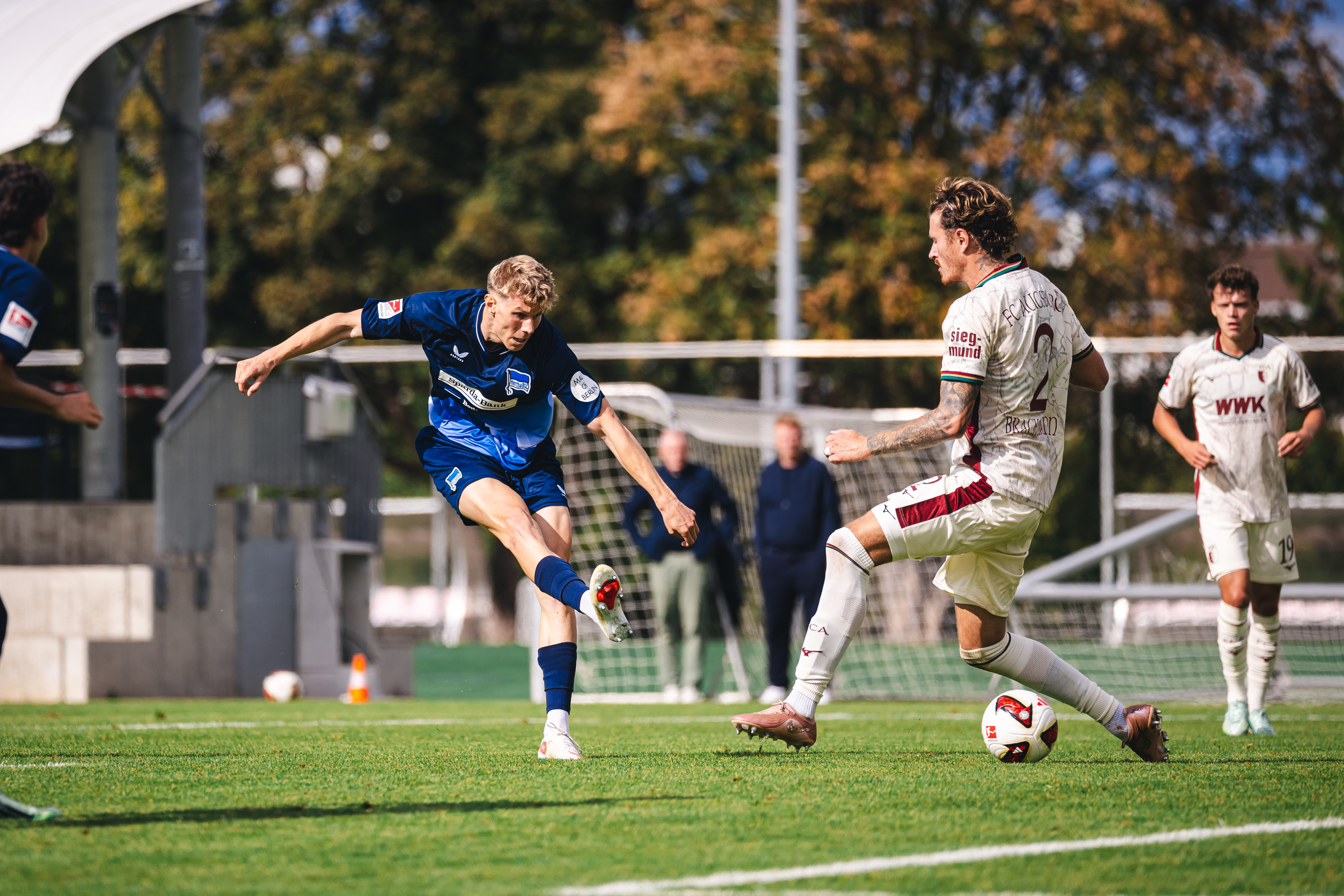Luca Schuler beim Schuss zu seinem Tor.