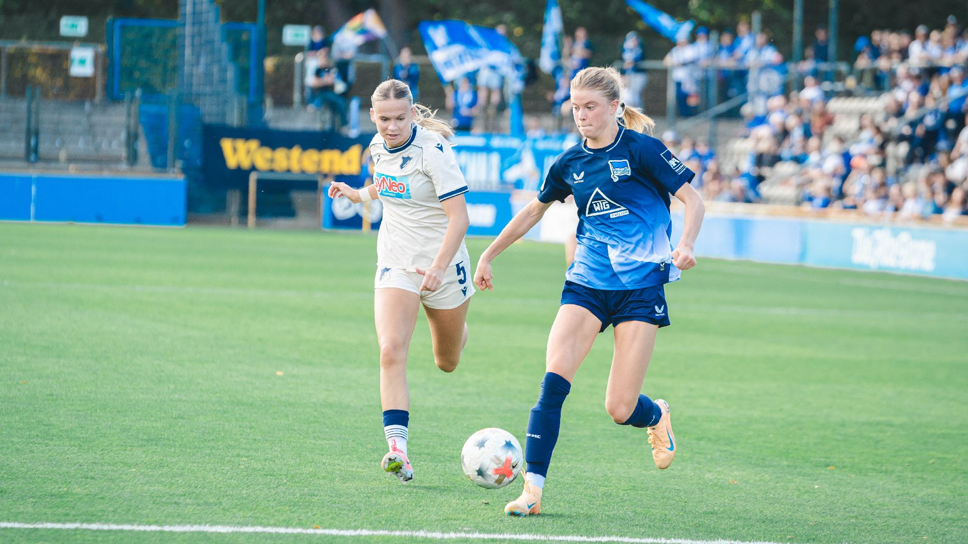 Aurelia Haesler im Dribbling.