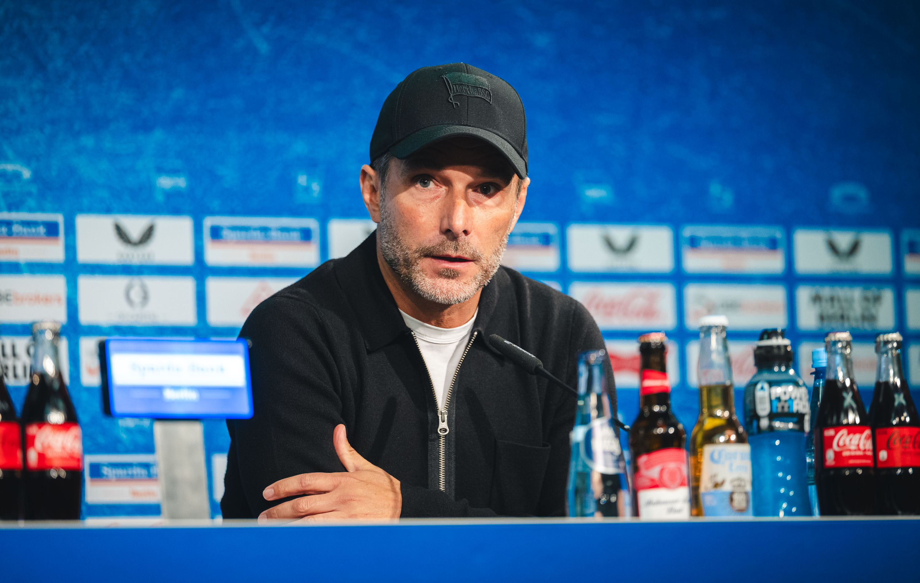 Stefan Leitl bei der Pressekonferenz nach dem Heimsieg gegen Fürth.