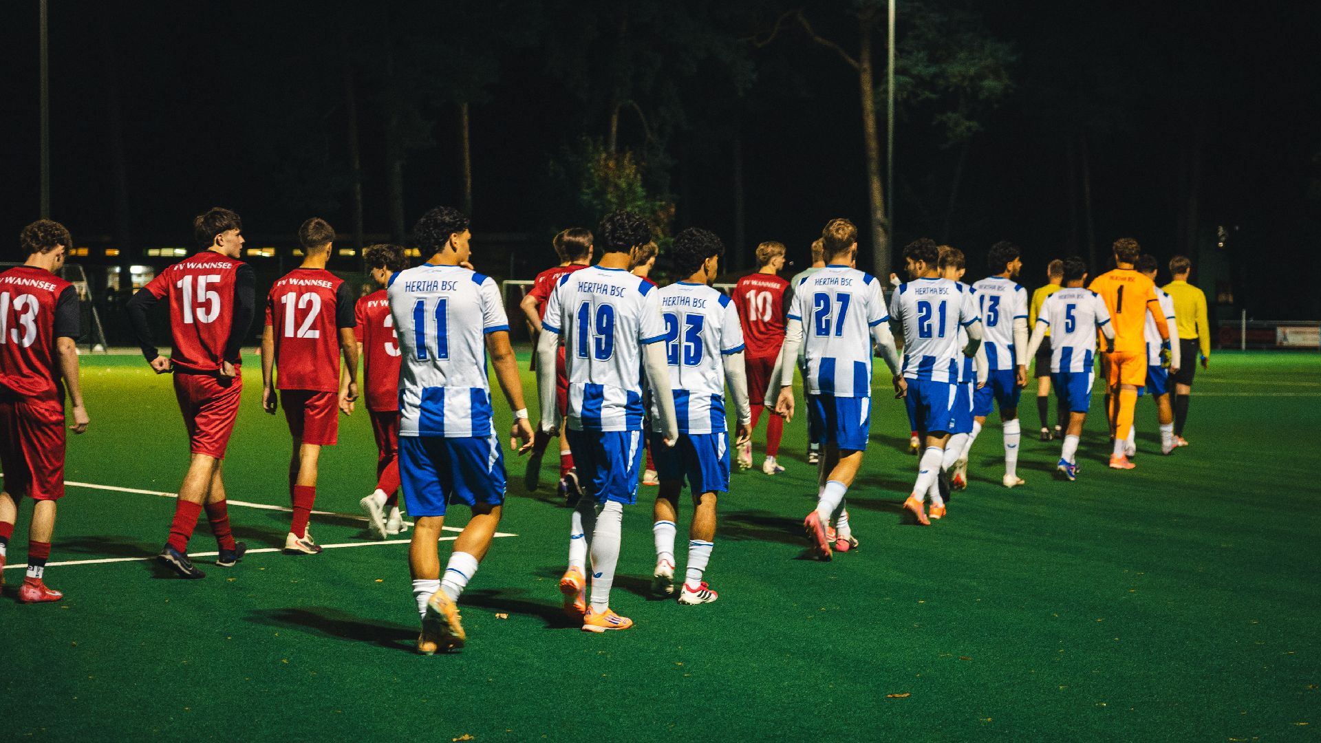 Unsere U19 läuft zum Pokalduell beim FV Wannsee ein.