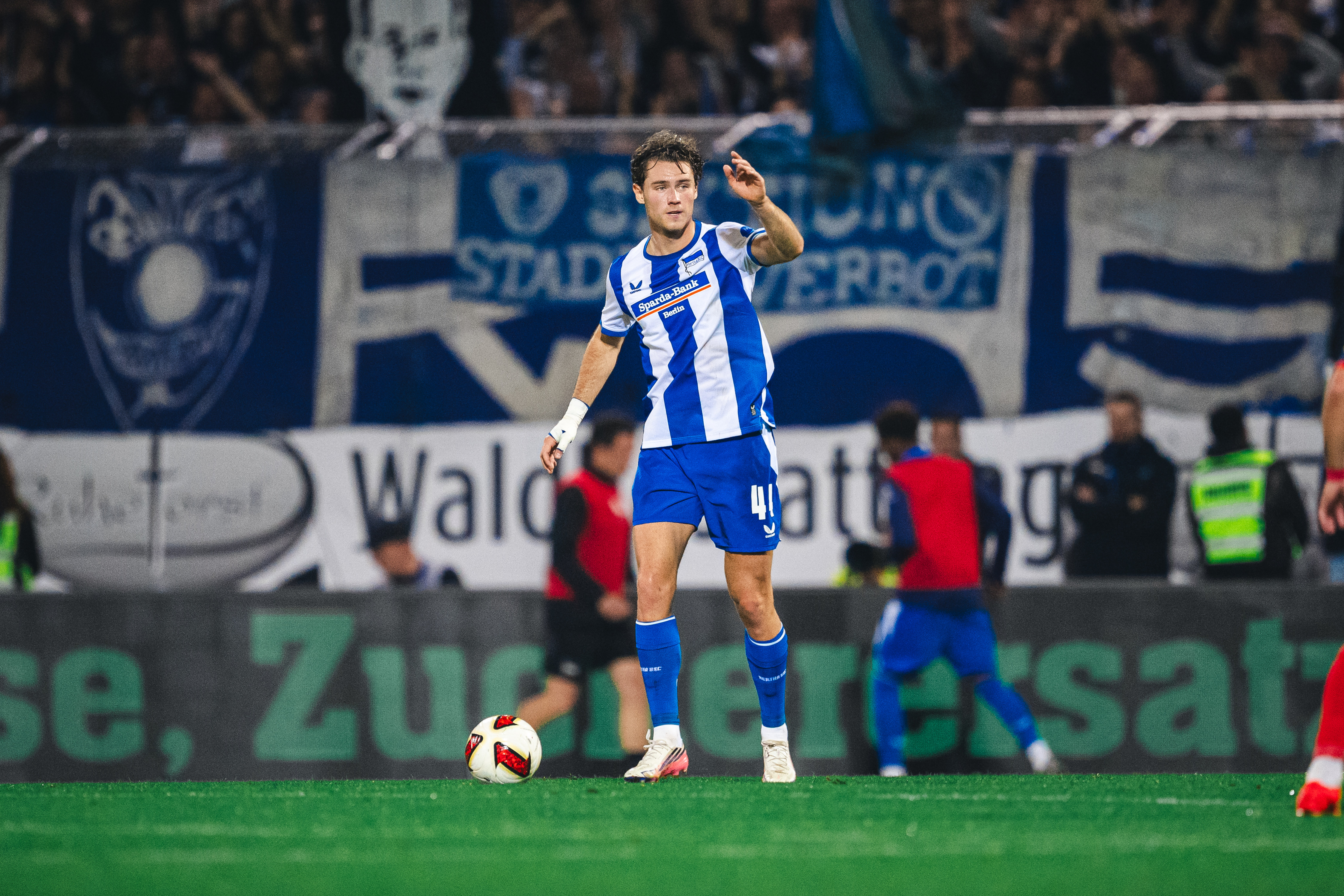Linus Gechter am Ball.